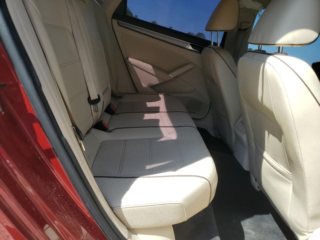 2016 Volkswagen Passat - Image 10