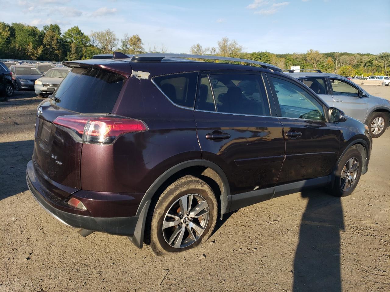 2T3RFREV9HW636180 2017 Toyota Rav4 Xle