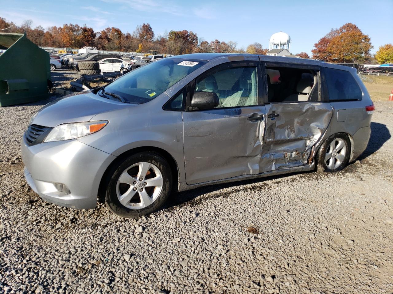 2011 Toyota Sienna იყიდება Hillsborough-ში, NJ - Side