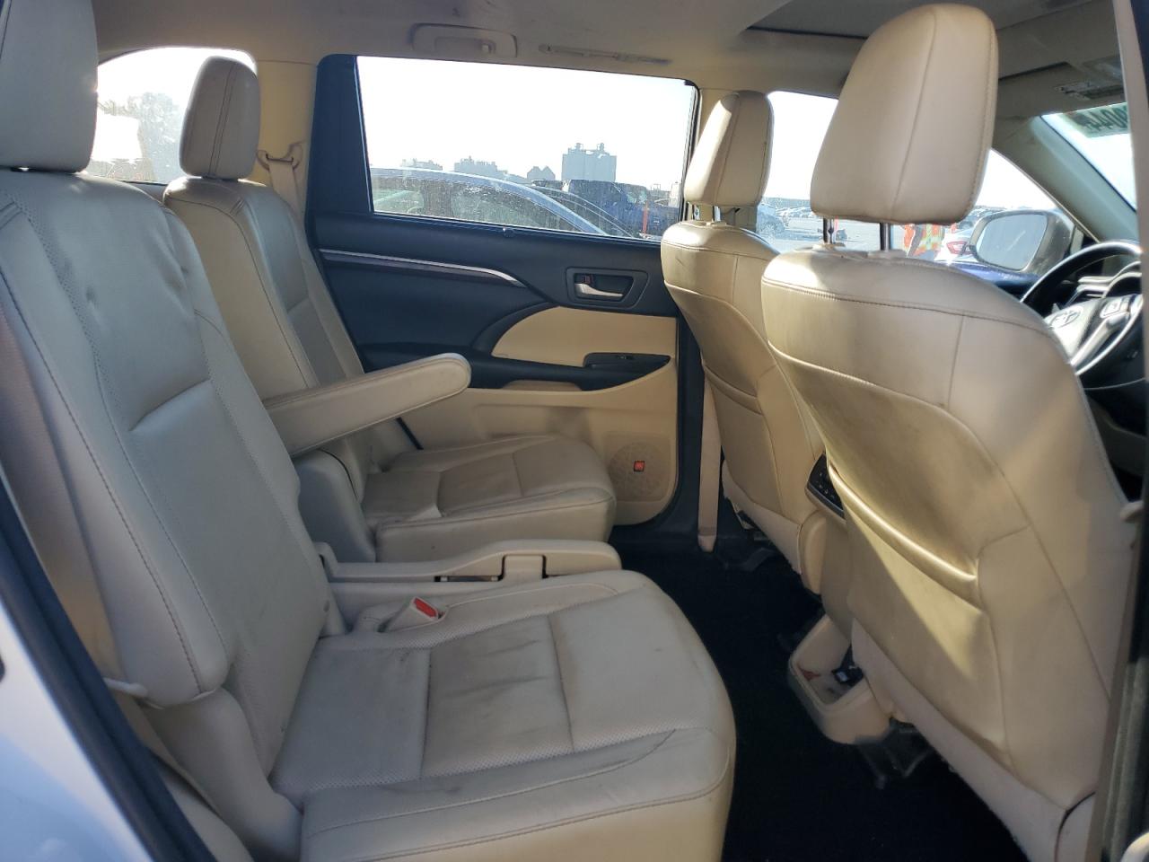 2015 Toyota Highlander - Image 11