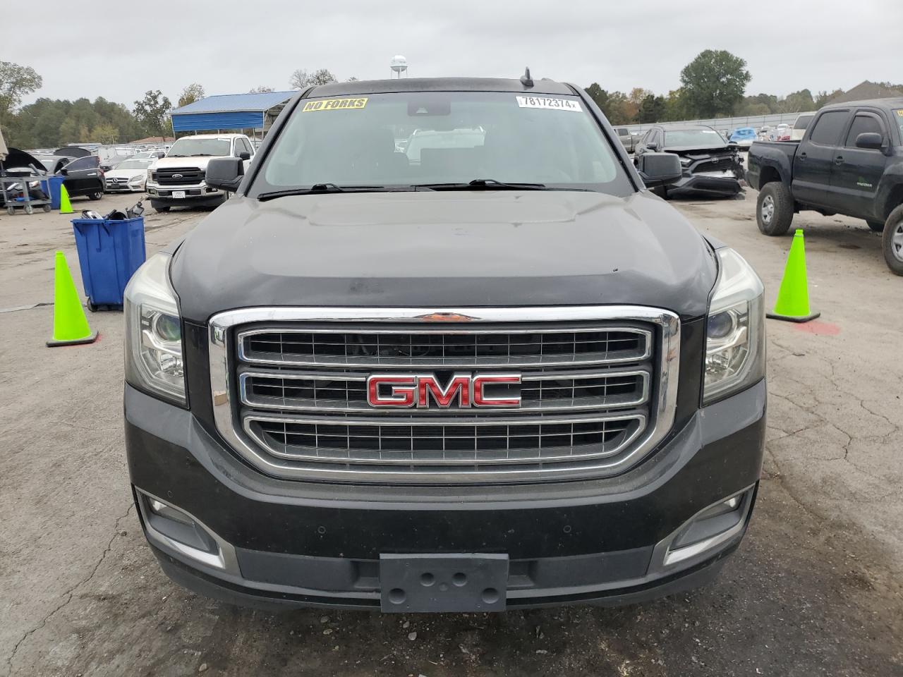 2016 GMC Yukon - Image 5