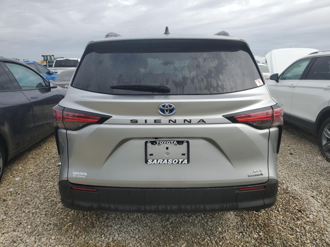 2021 Toyota Sienna - Image 6