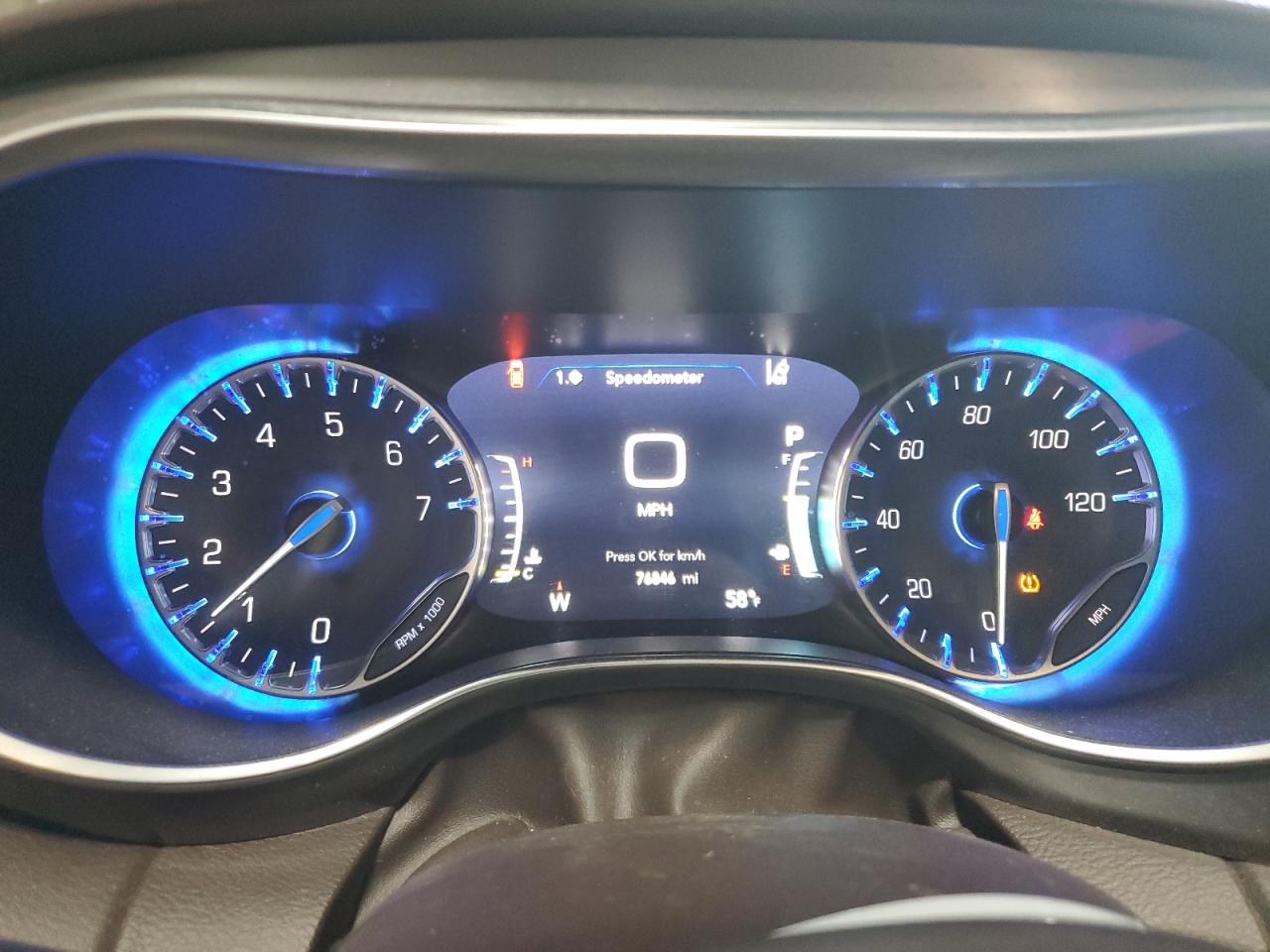 2017 Chrysler Pacifica - Image 9