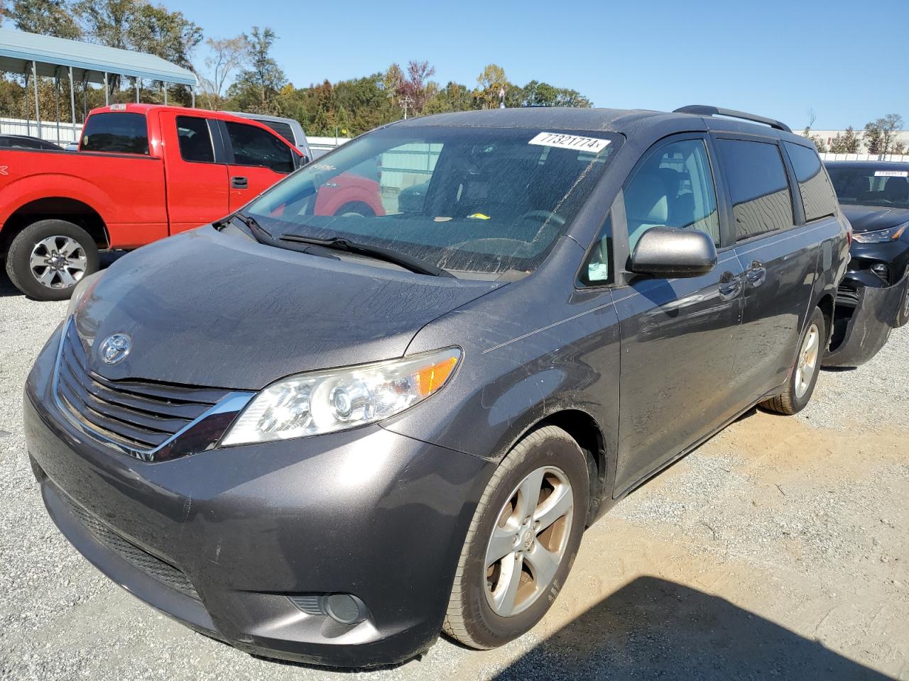 2017 Toyota Sienna - Image 1