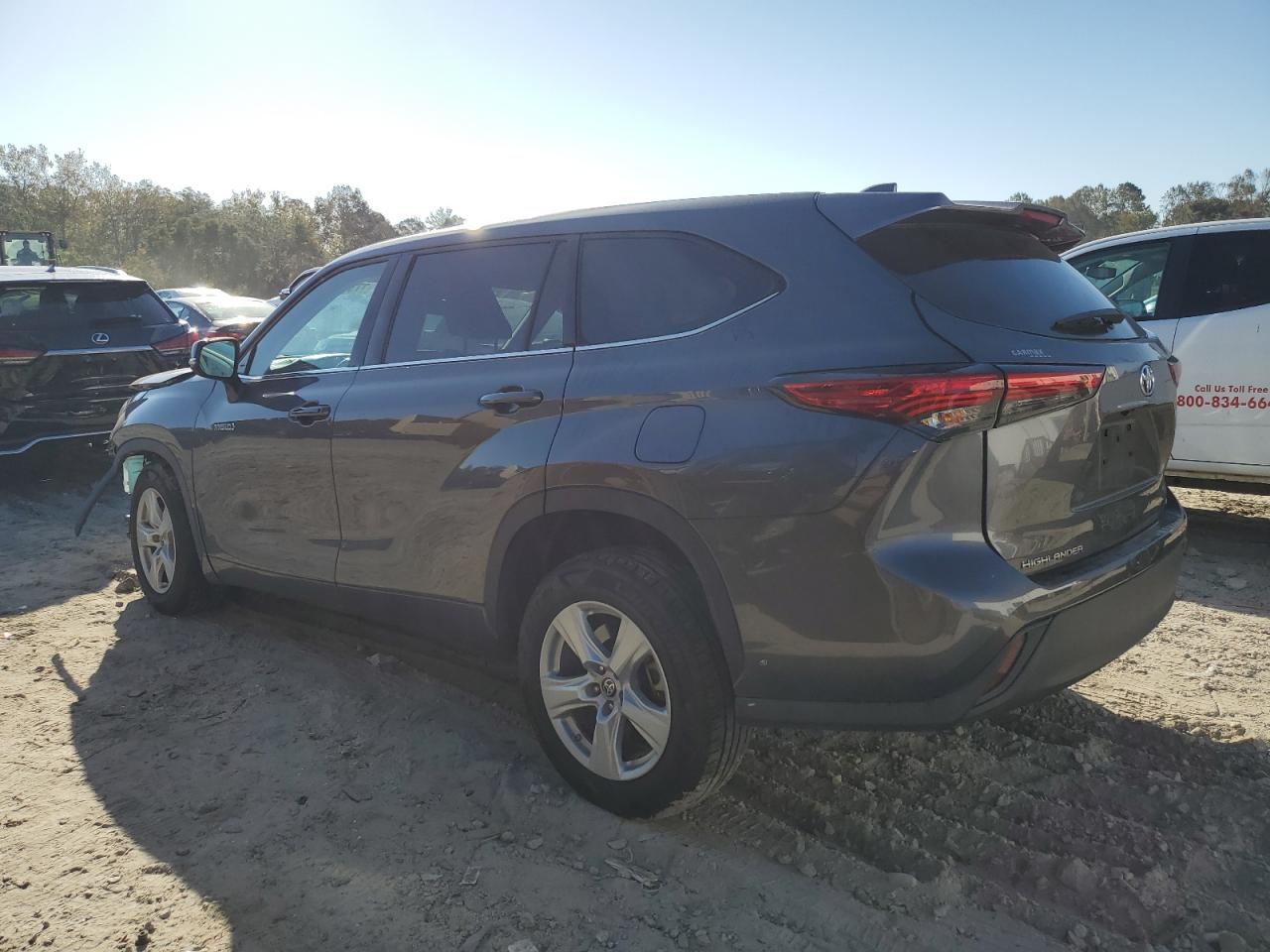 2020 Toyota Highlander - Image 2