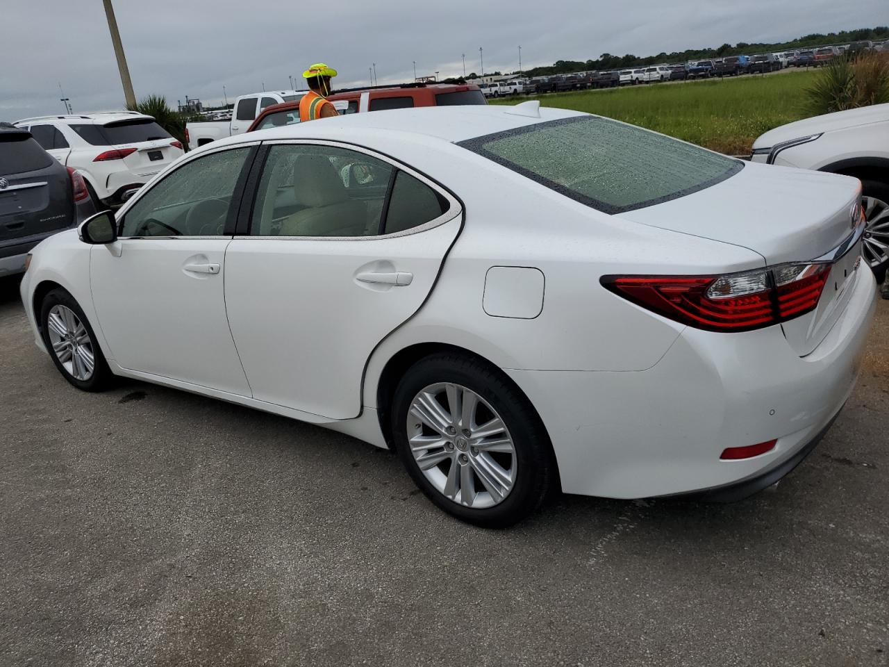 JTHBK1GG0F2173606 2015 LEXUS ES - Image 2