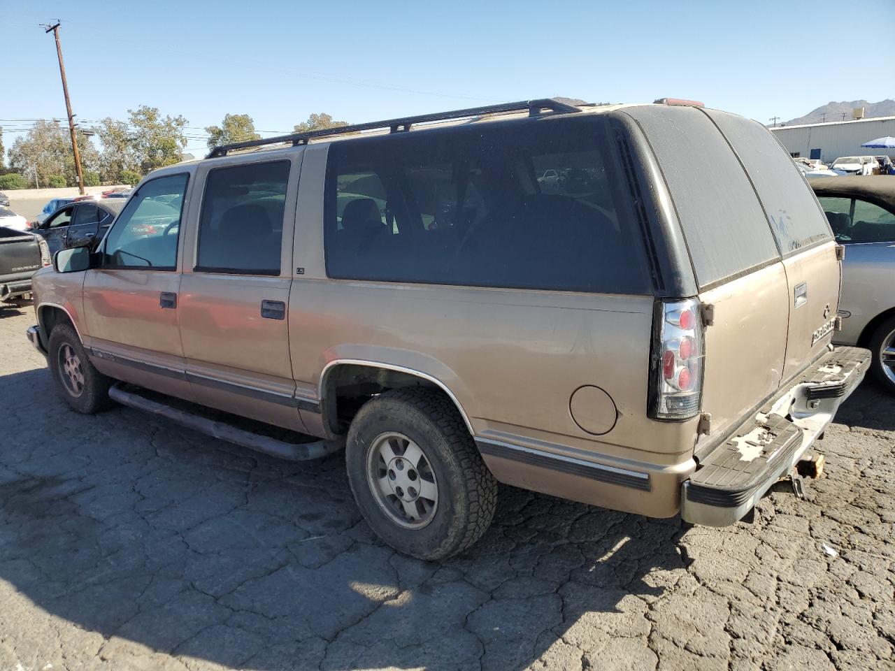 1995 Chevrolet Suburban - Image 2
