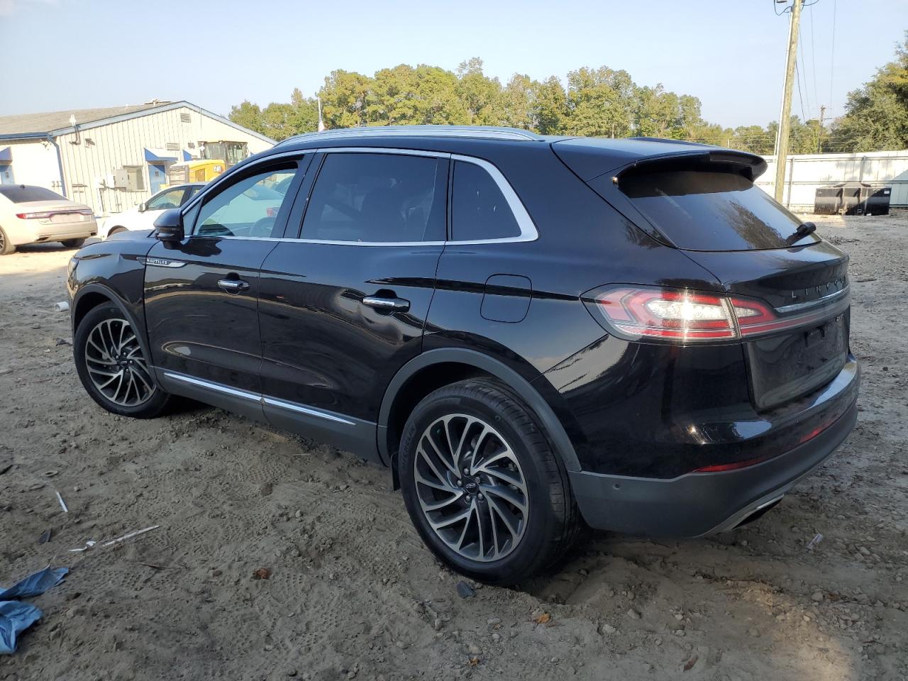 2019 Lincoln Nautilus - Image 2