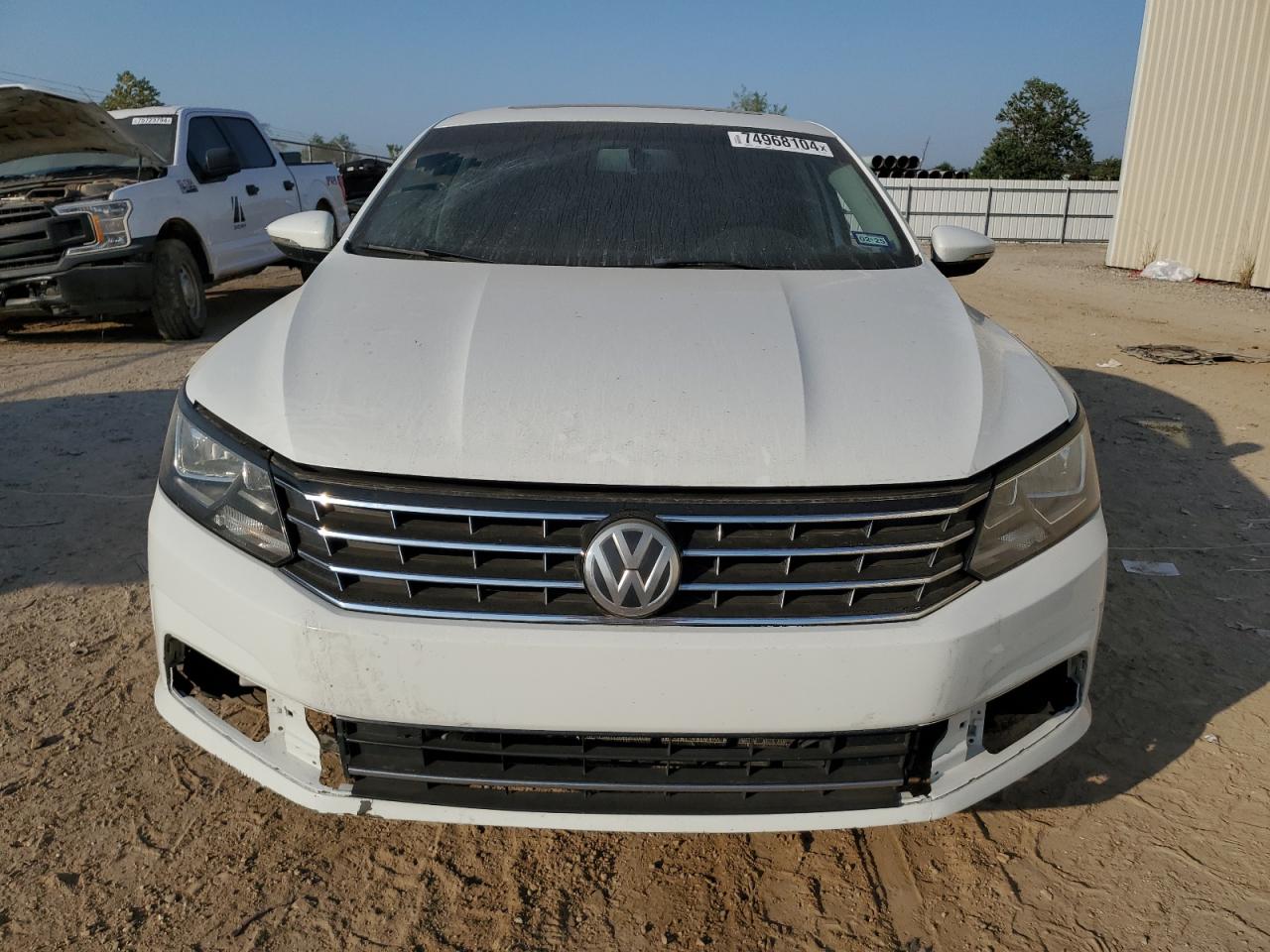 2016 Volkswagen Passat - Image 5