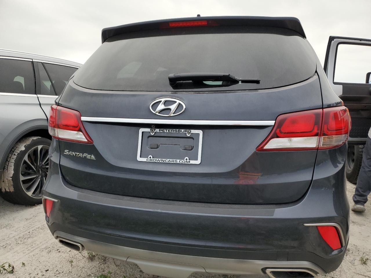 KM8SM4HF9HU240046 2017 Hyundai Santa Fe Se