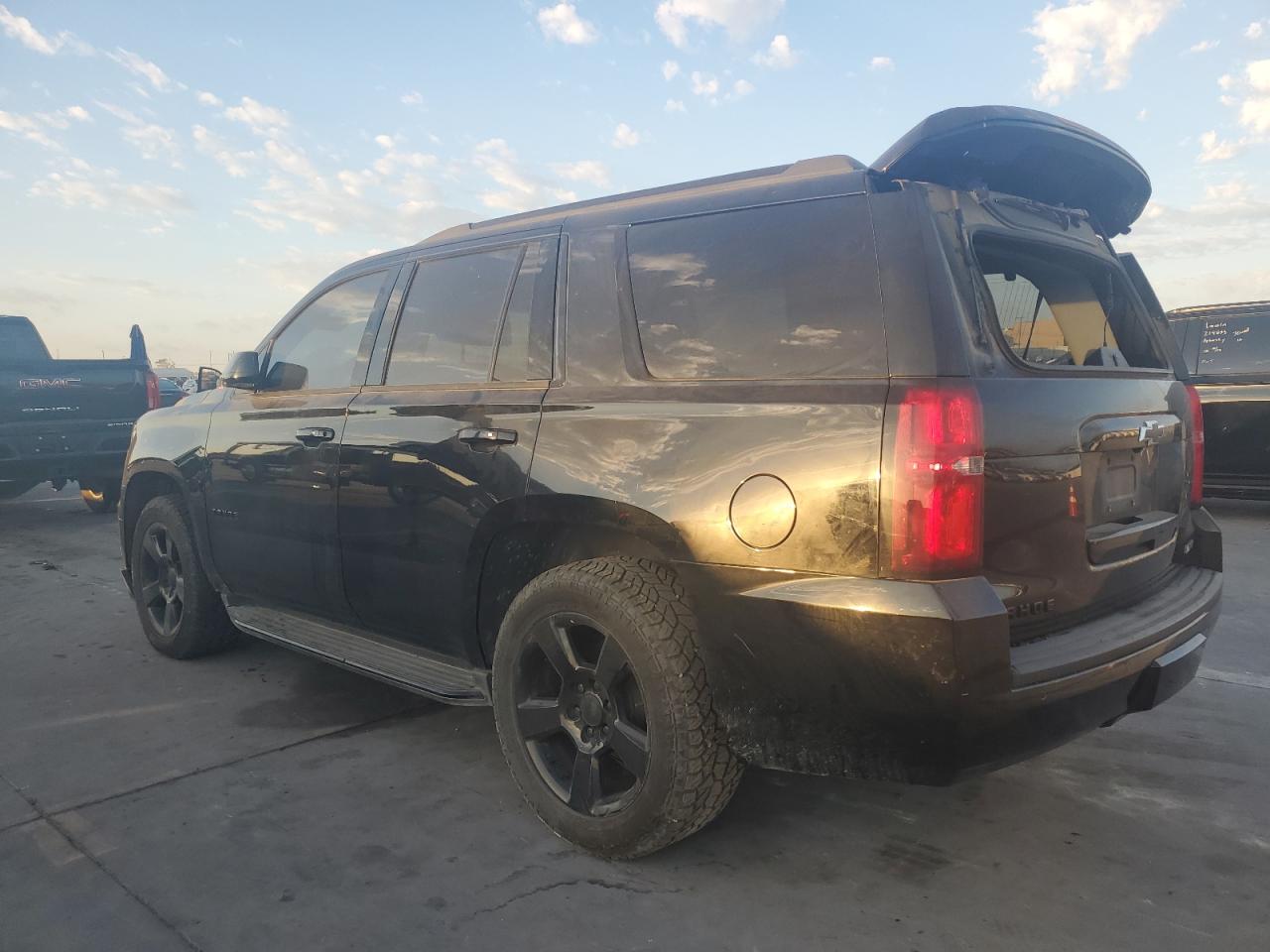 1GNSKCKCXJR141206 2018 Chevrolet Tahoe K1500 Premier