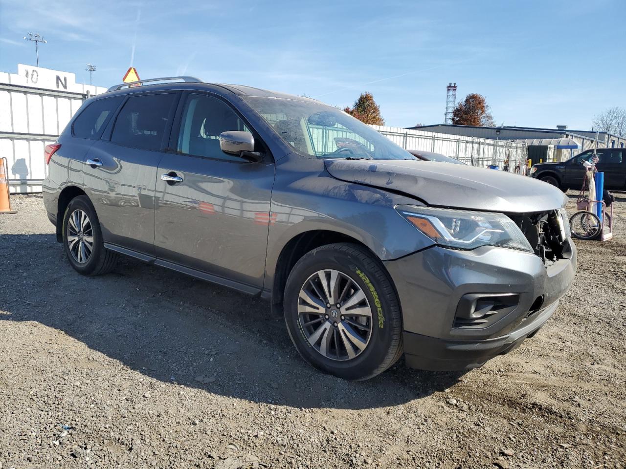 2017 Nissan Pathfinder - Image 4