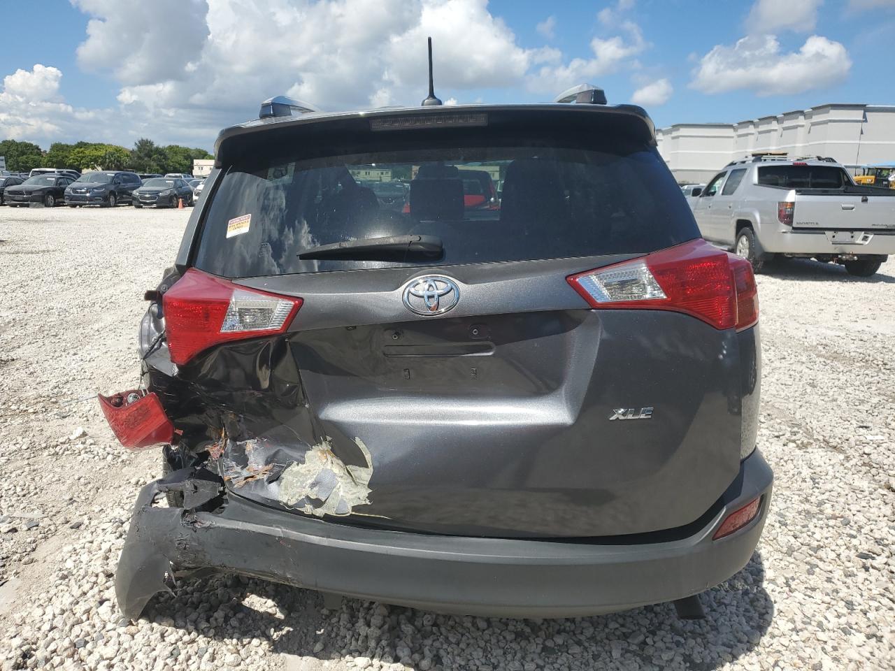 JTMWFREV3FD069560 2015 Toyota Rav4 Xle