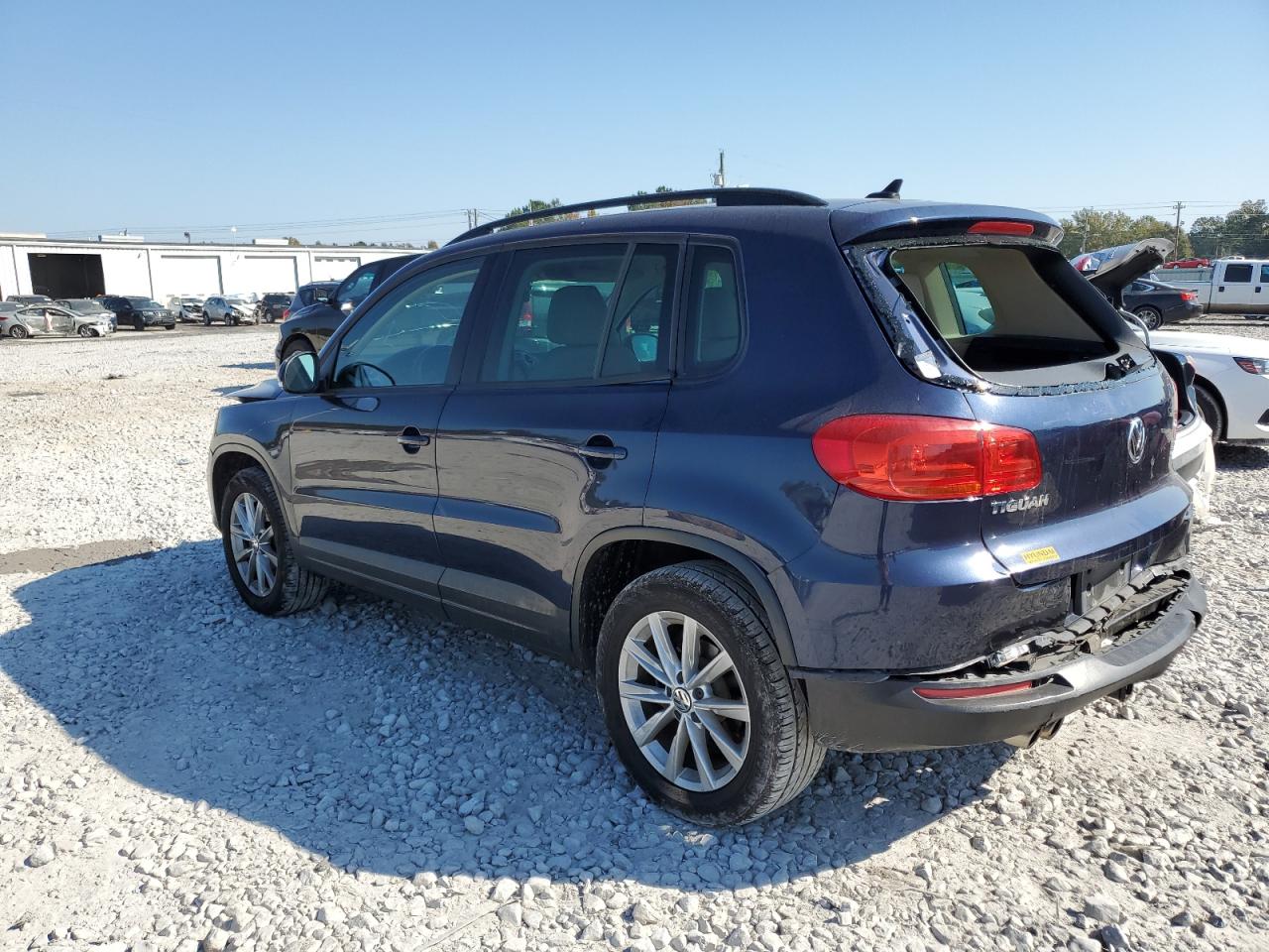 2015 Volkswagen Tiguan - Image 2
