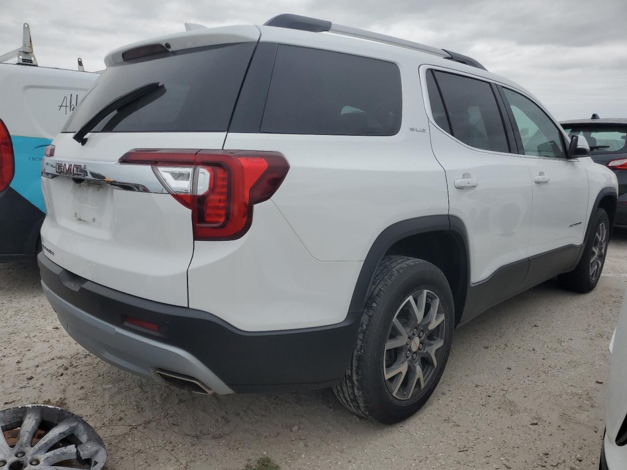 2022 GMC Acadia - Image 3