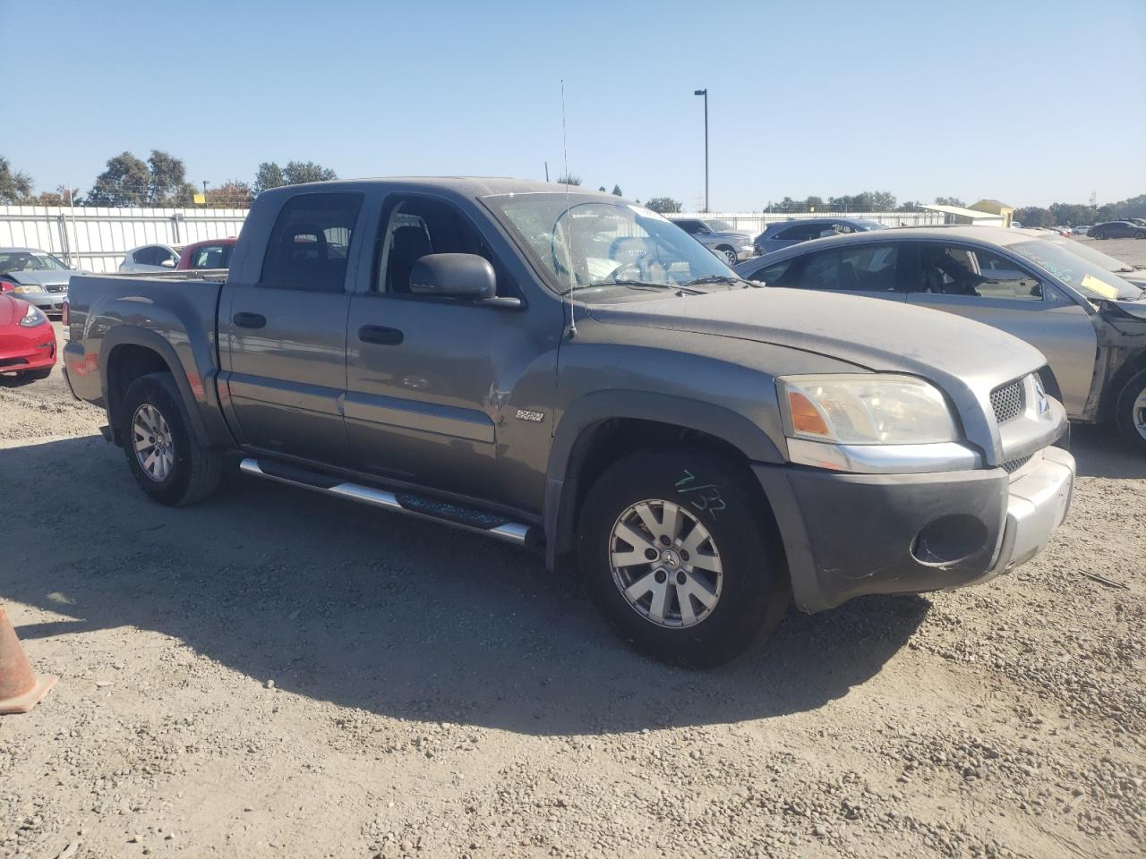 2006 Mitsubishi Raider - Image 4