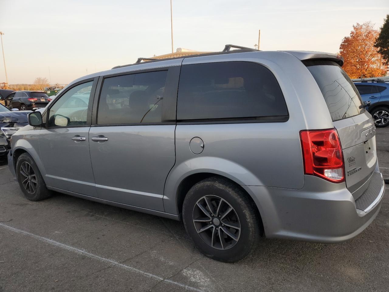 2018 Dodge Caravan - Image 2