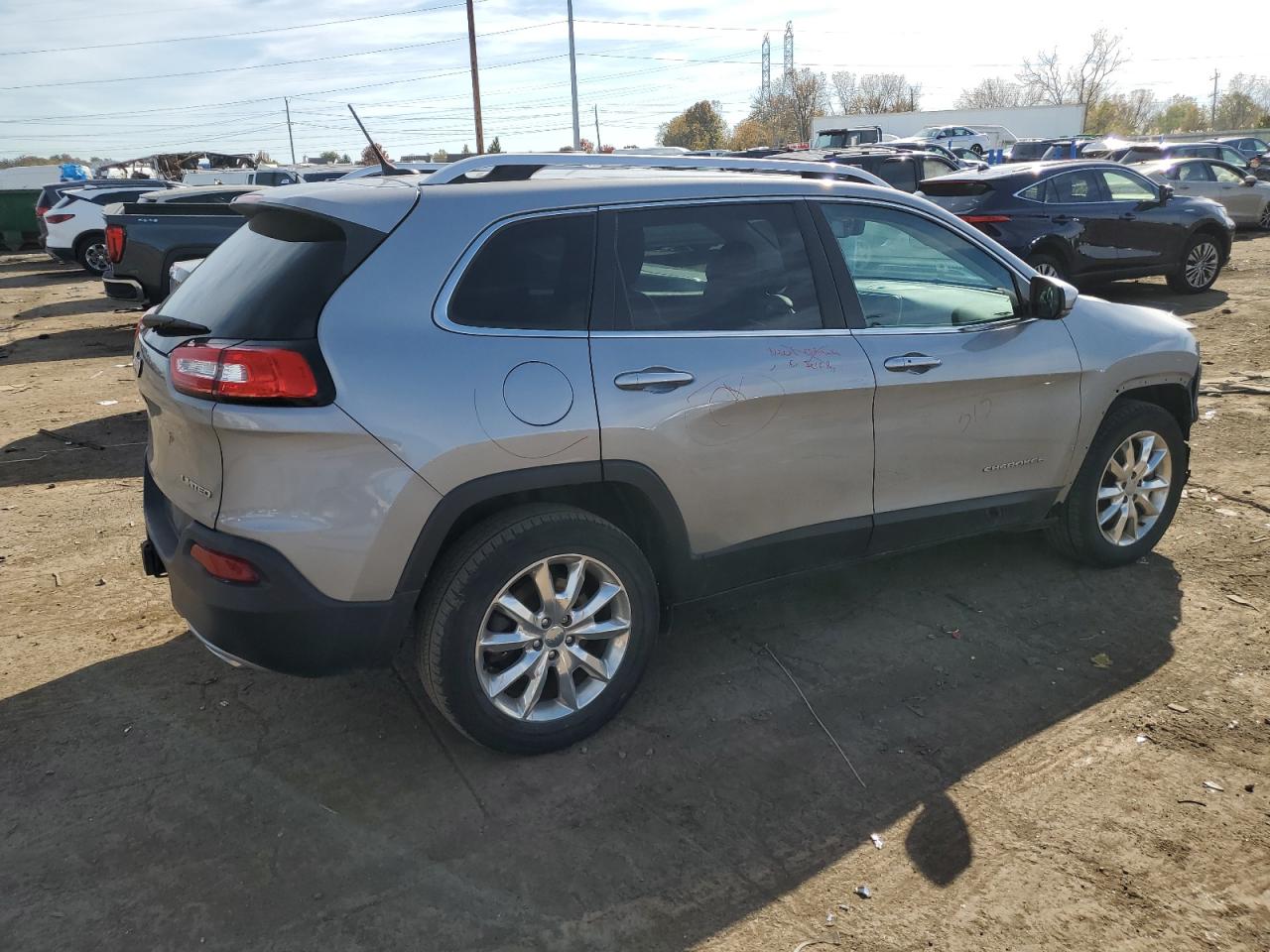 2015 Jeep Cherokee Limited VIN: 1C4PJMDSXFW752132 Lot: 77420914