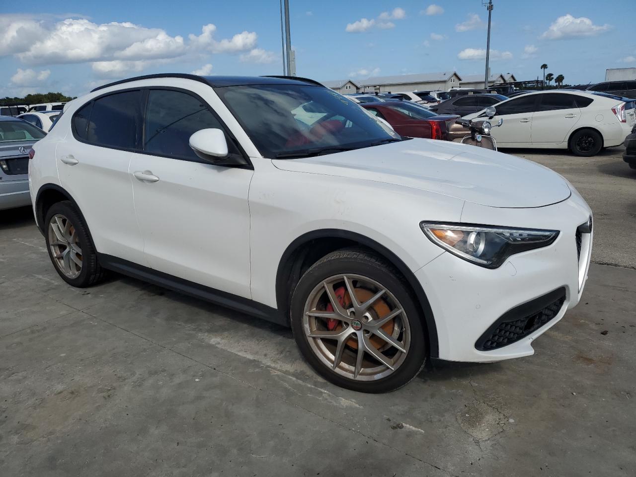 2018 Alfa Romeo Stelvio - Image 4