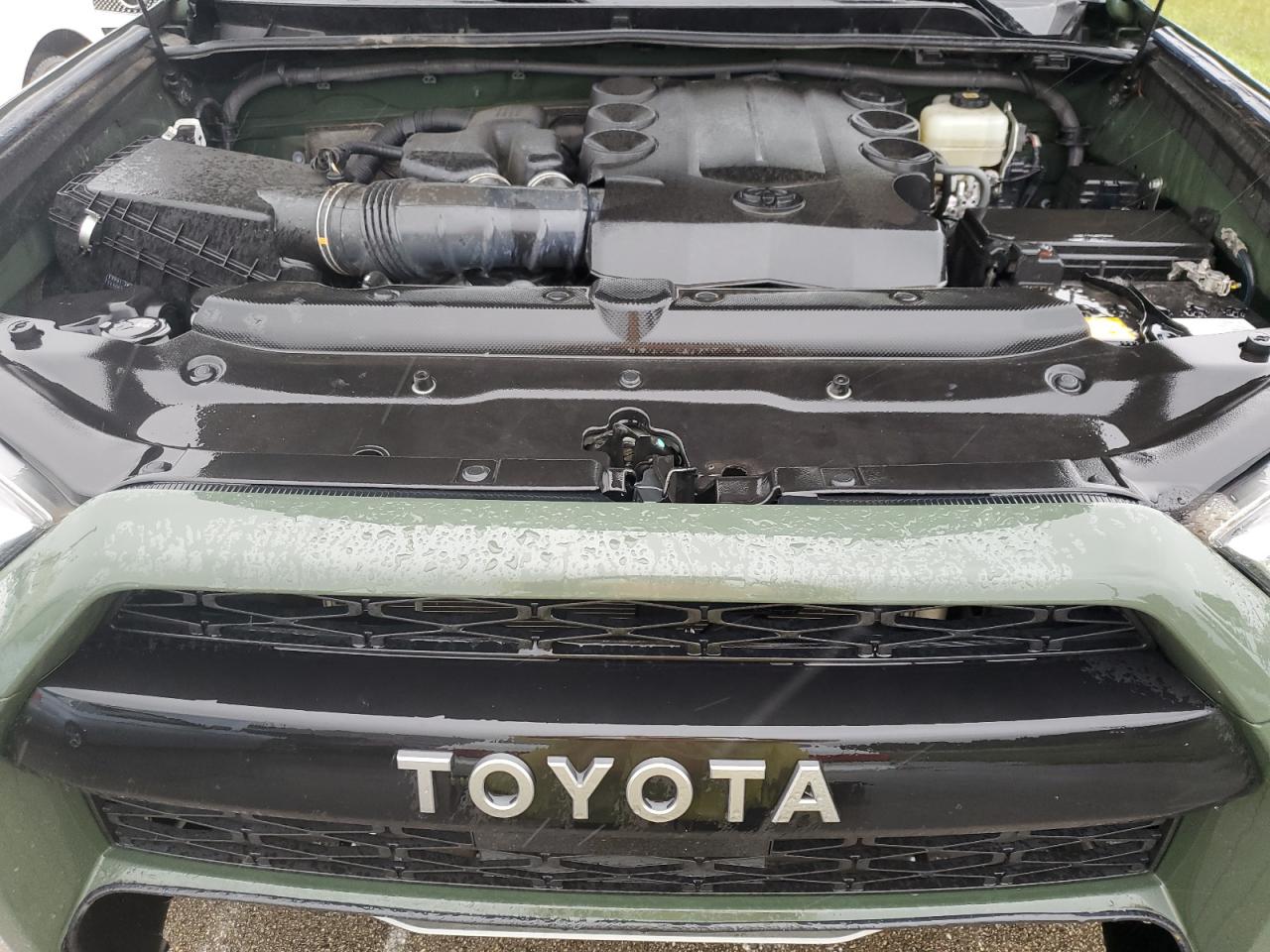 2020 Toyota 4Runner Sr5/Sr5 Premium VIN: JTEBU5JR8L5818621 Lot: 74845834