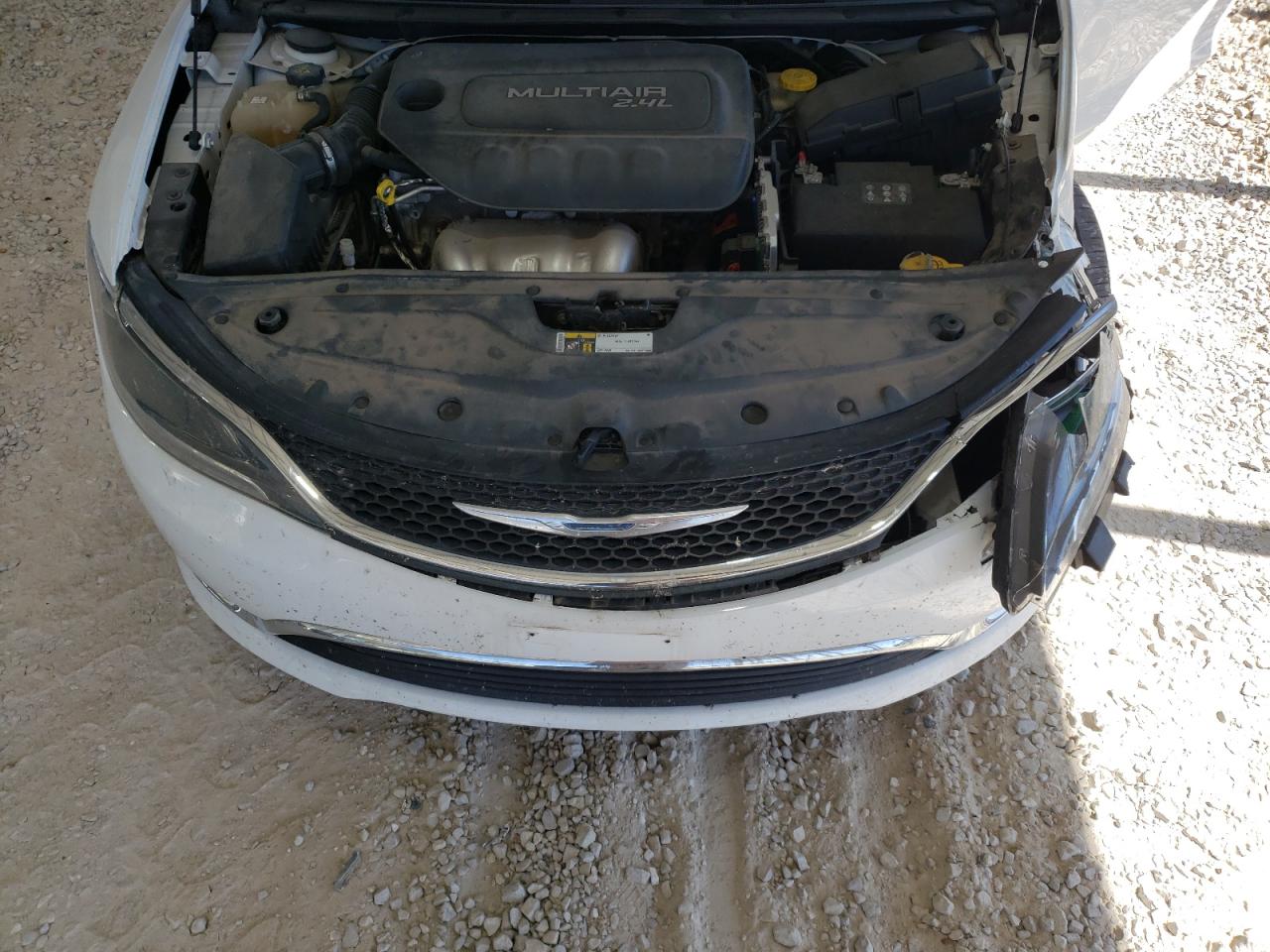 2016 Chrysler 200 - Image 11