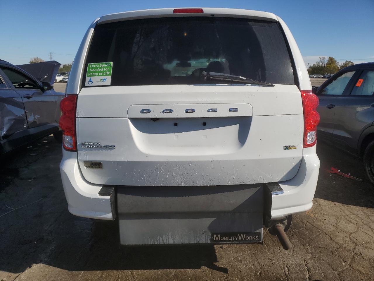 2019 Dodge Caravan - Image 6