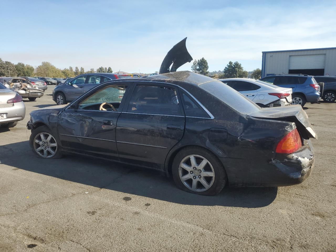 2000 Toyota Avalon - Image 2