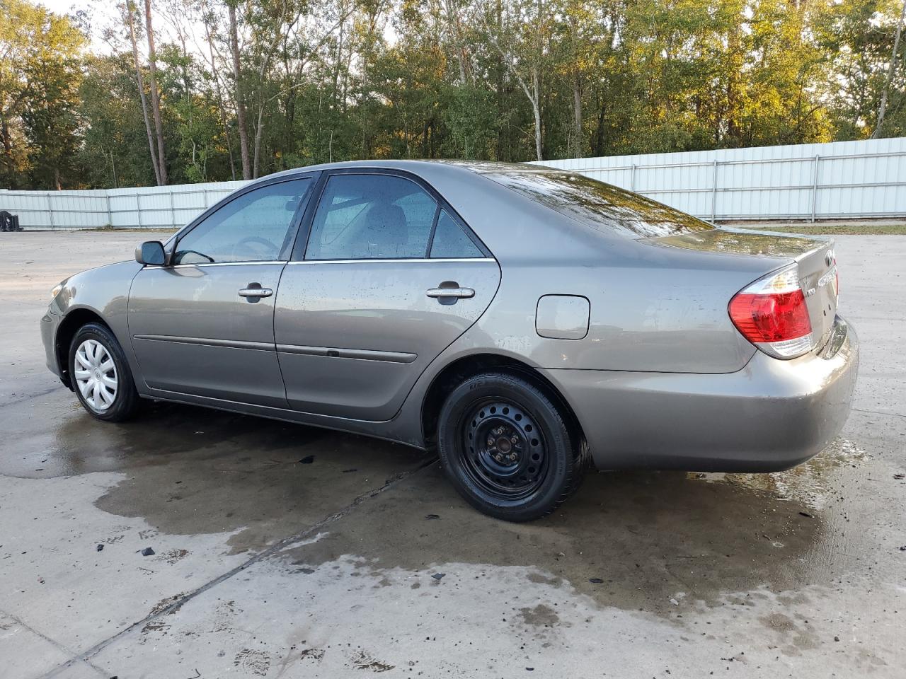 2005 Toyota Camry - Image 2