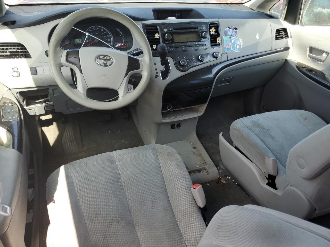 2011 Toyota Sienna - Image 8