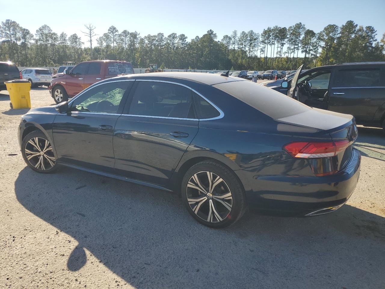 2021 Volkswagen Passat - Image 2