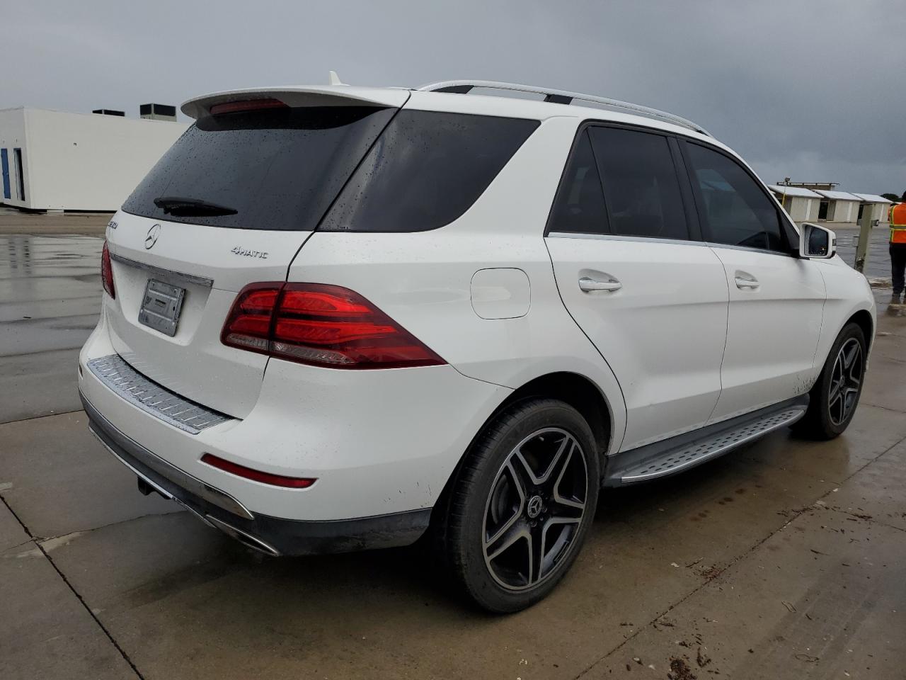 2016 Mercedes-Benz GLE - Image 3
