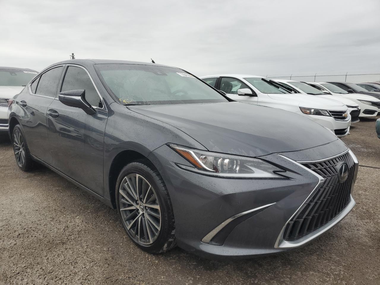 2022 Lexus ES - Image 4