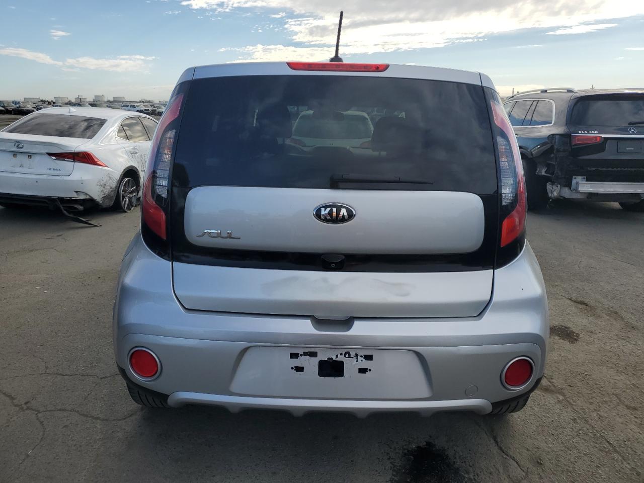 2018 Kia Soul + VIN: KNDJP3A53J7532105 Lot: 74079584