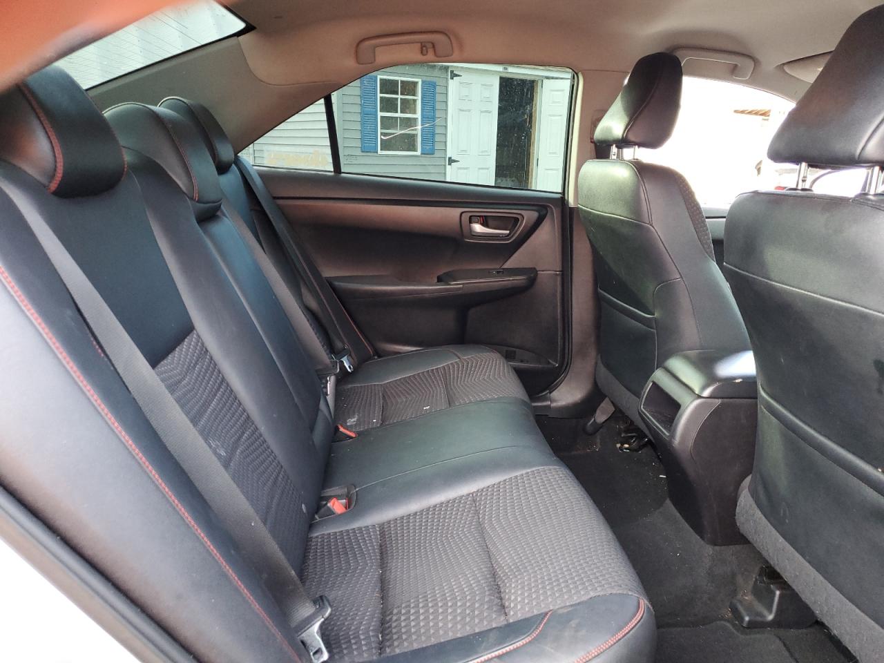 2015 Toyota Camry - Image 10
