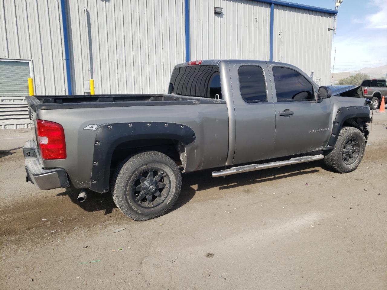 2007 Chevrolet Silverado - Image 3