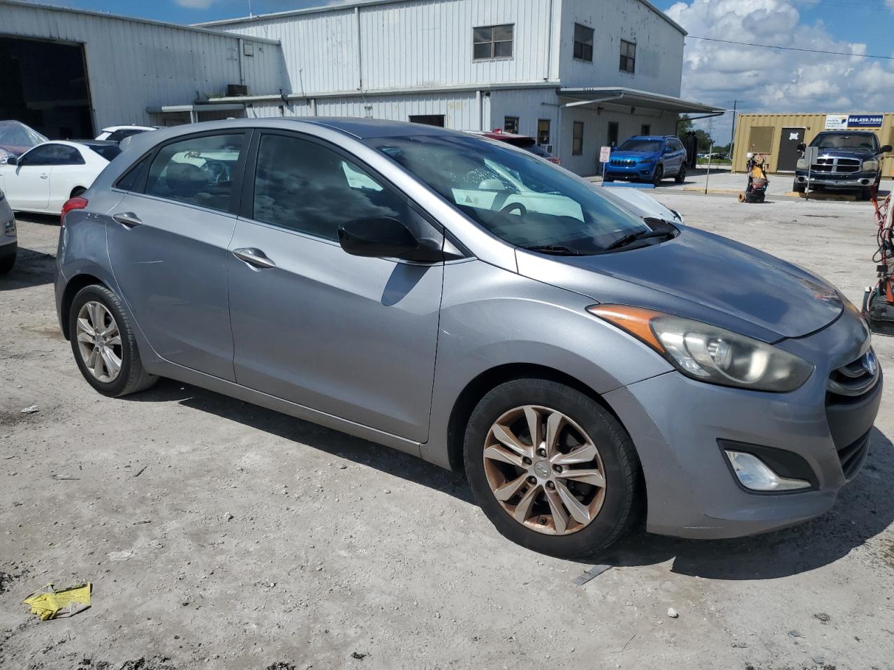 2013 Hyundai Elantra - Image 4