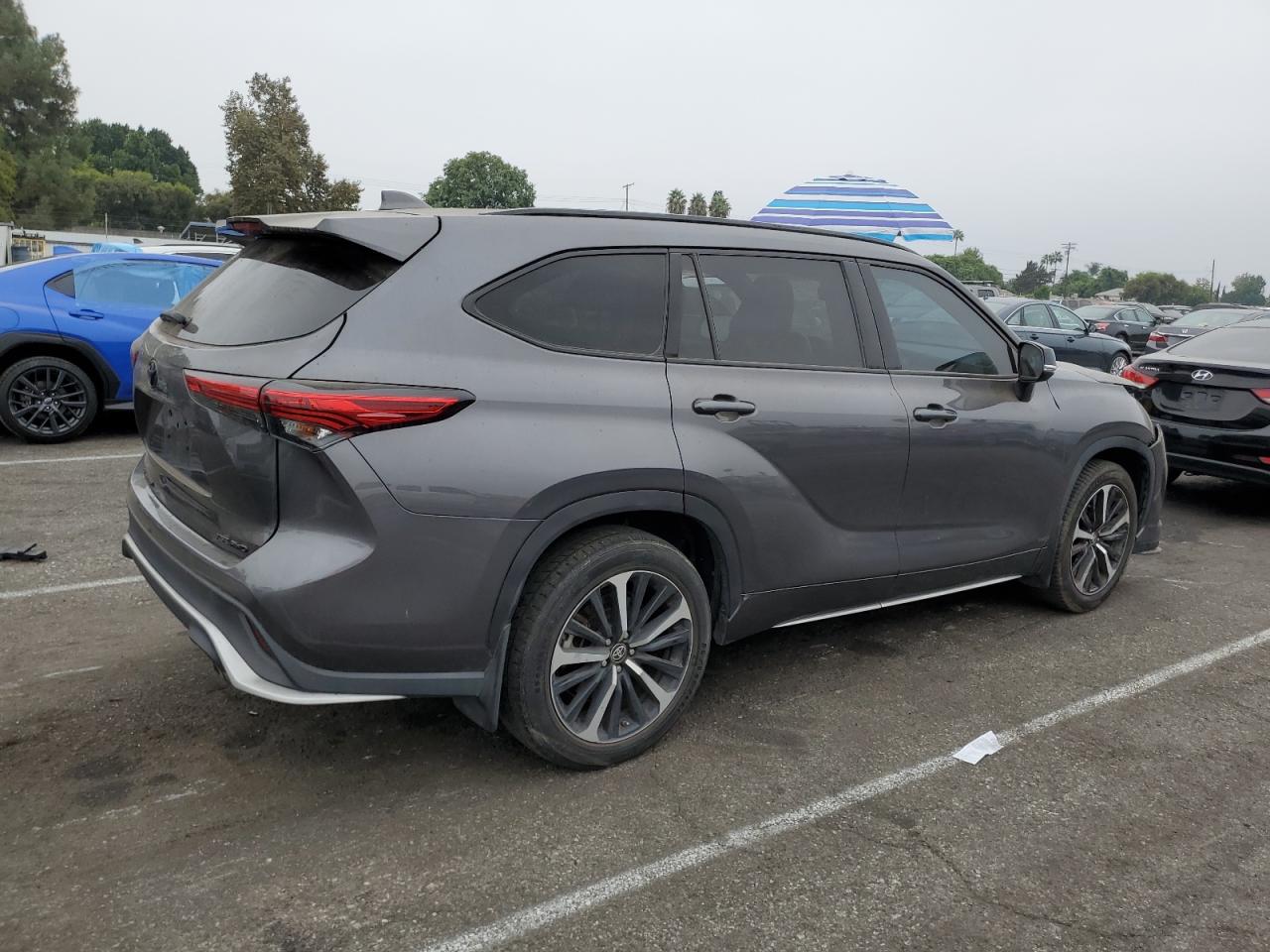 2021 Toyota Highlander - Image 3