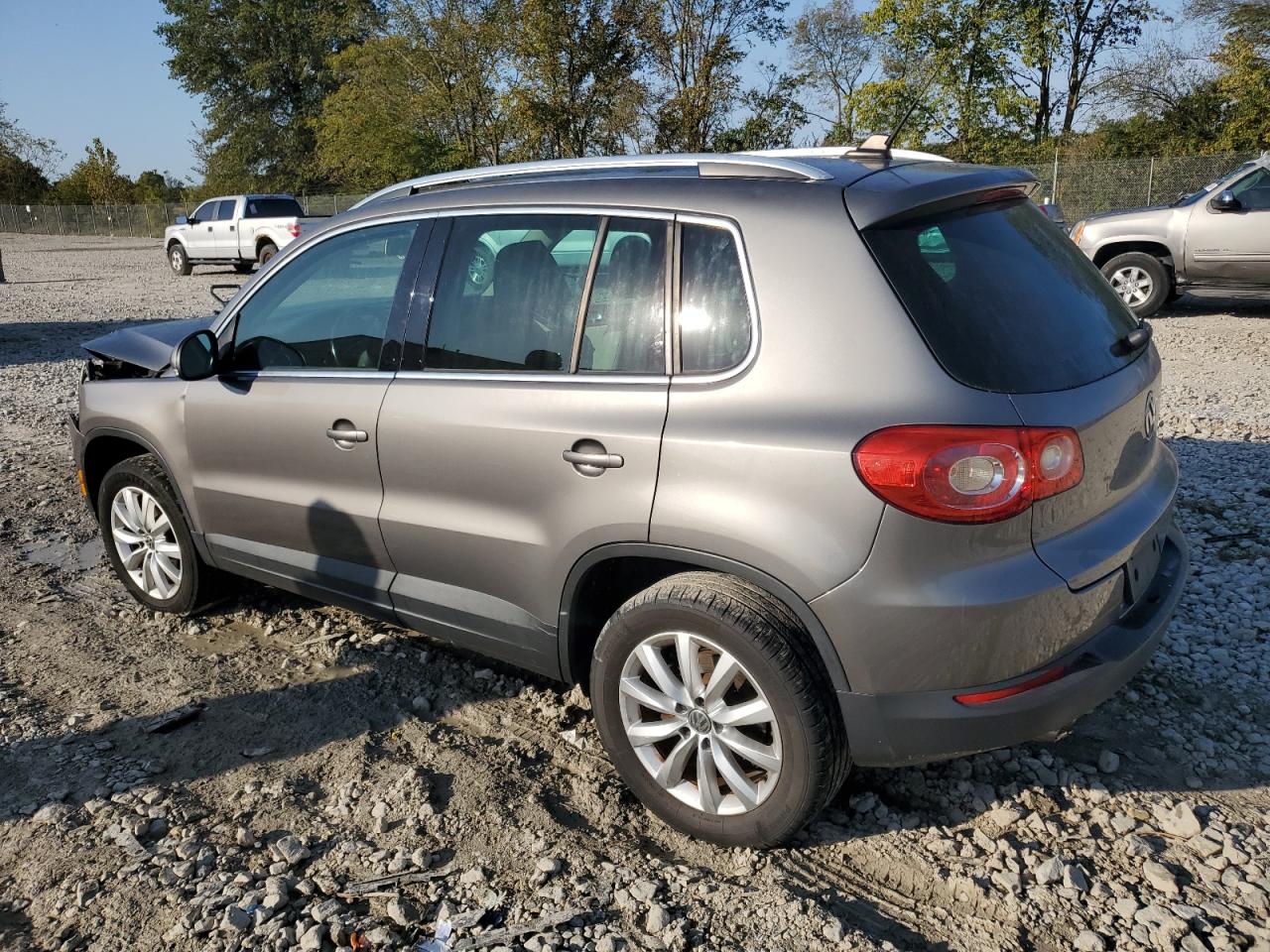 WVGAV7AX2BW524871 2011 Volkswagen Tiguan S