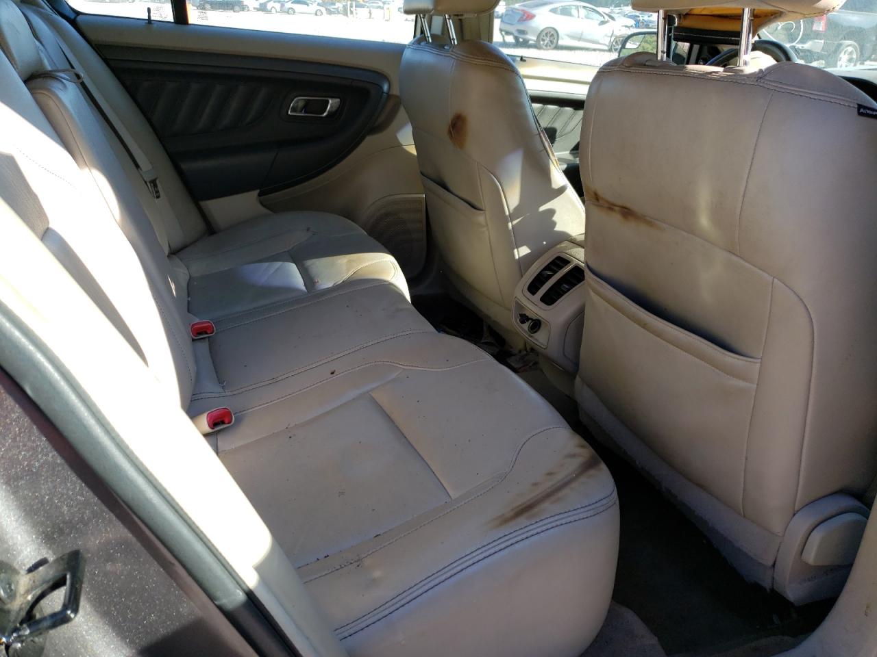 2012 Ford Taurus - Image 11