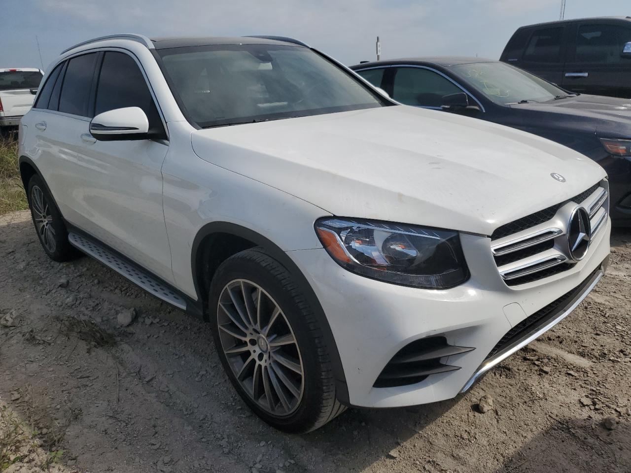 VIN WDC0G4JB4GF105788 2016 MERCEDES-BENZ GLC-CLASS no.4