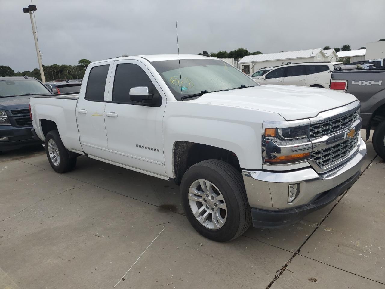 2018 Chevrolet Silverado C1500 Lt VIN: 1GCRCREC1JZ333004 Lot: 74260954