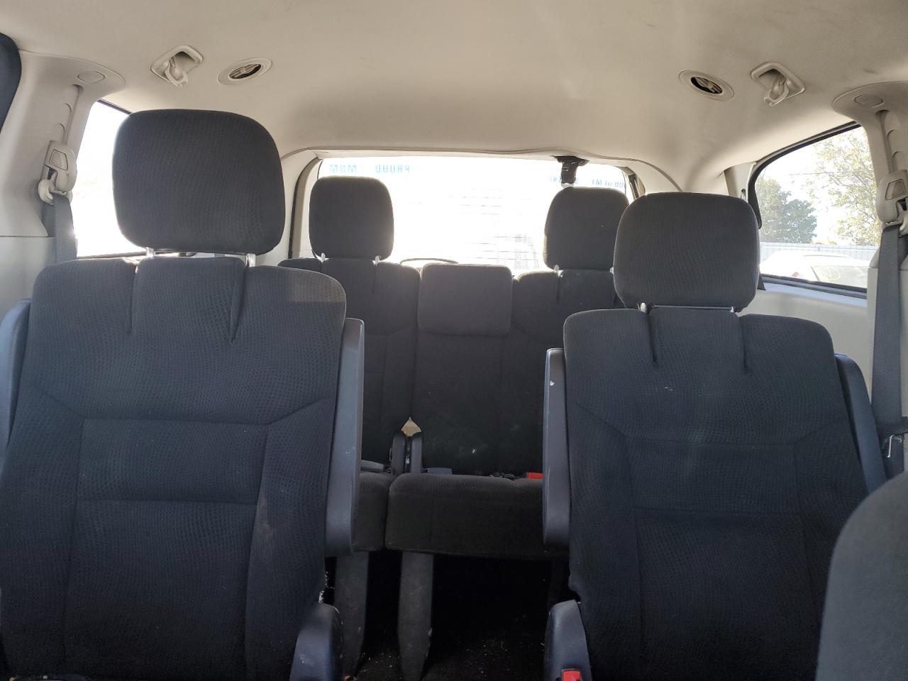 2016 Dodge Caravan - Image 10