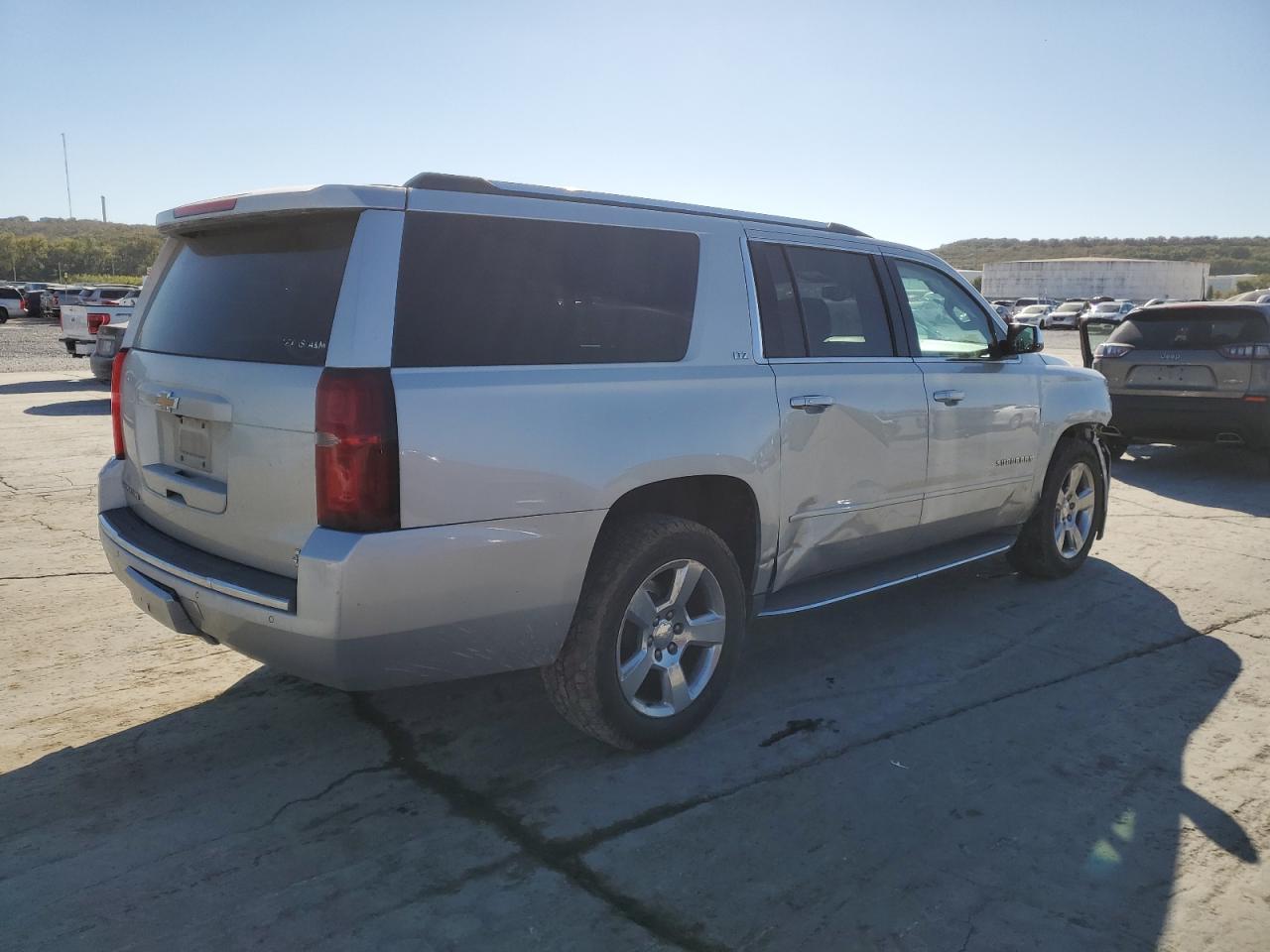 VIN 1GNSKJKC2GR244312 2016 CHEVROLET SUBURBAN no.3