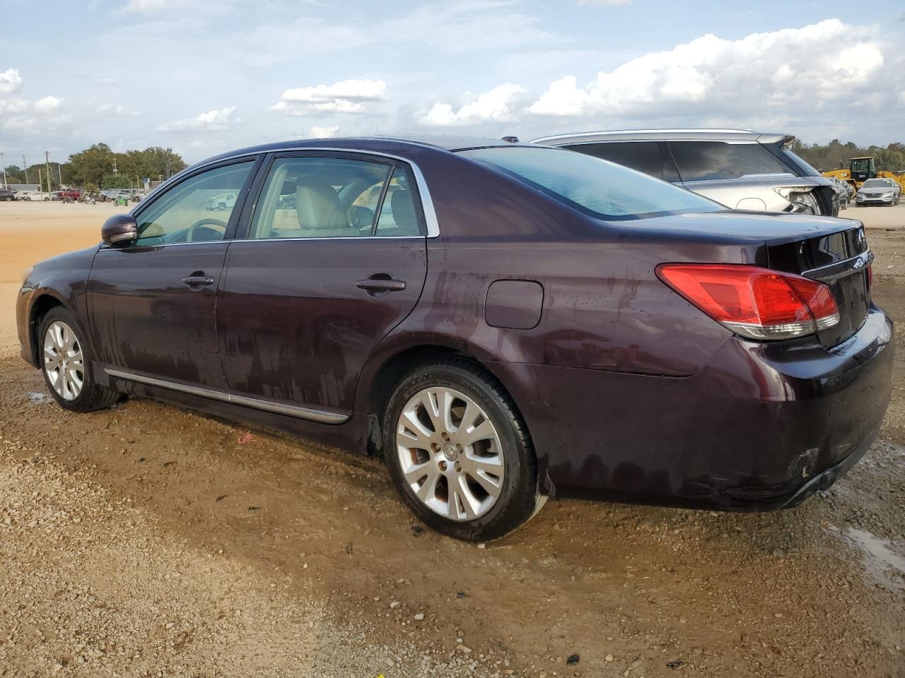 2012 Toyota Avalon - Image 2