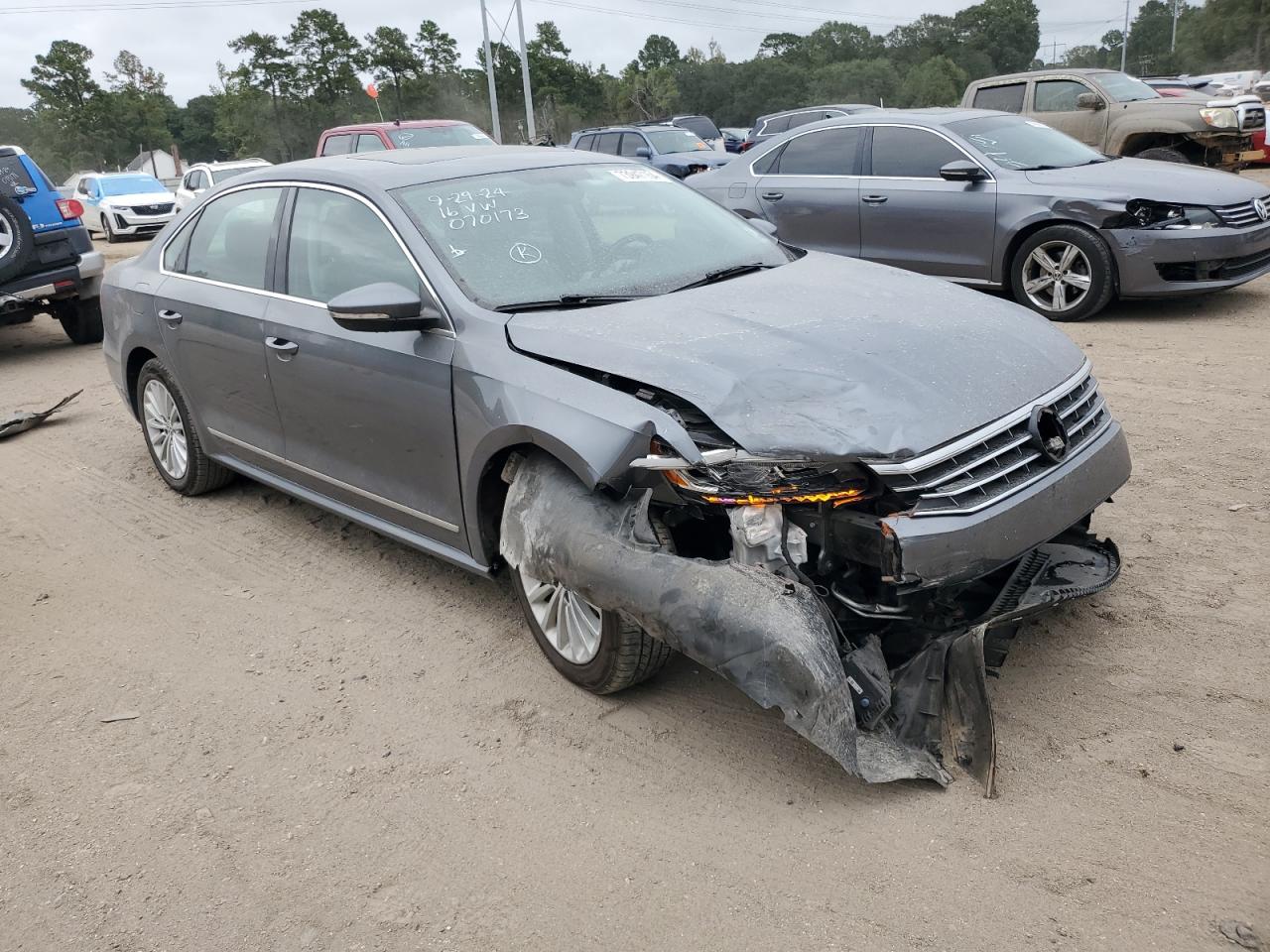 2016 Volkswagen Passat - Image 4