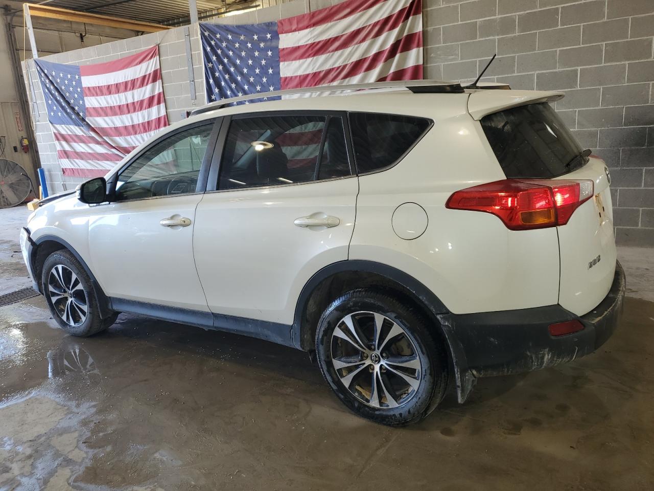 2015 Toyota RAV 4 - Image 2