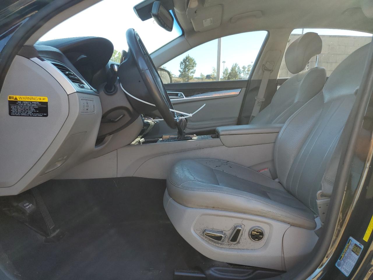 2015 Hyundai Genesis 3.8L VIN: KMHGN4JE1FU095196 Lot: 82528465