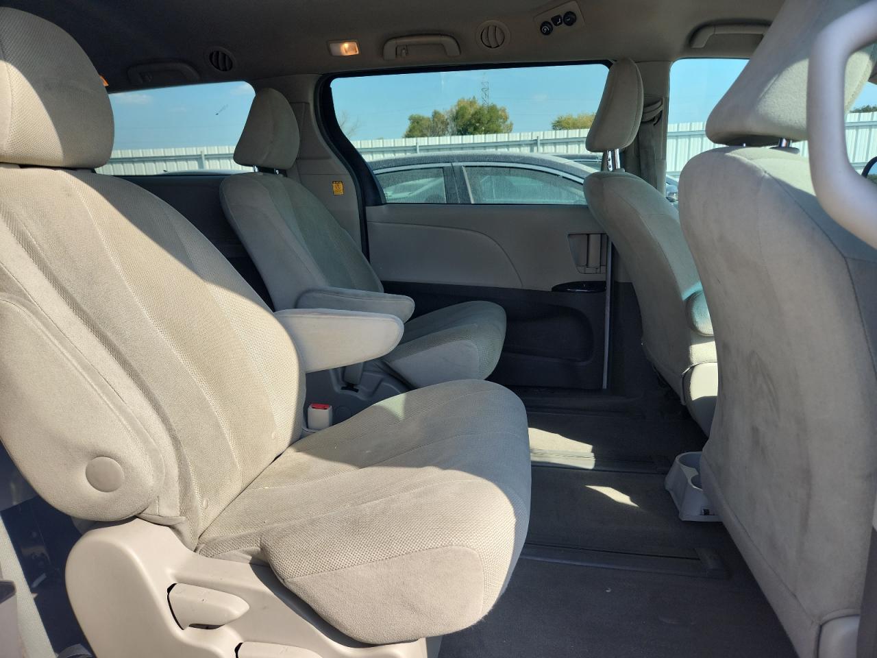 2012 Toyota Sienna Base VIN: 5TDKA3DC1CS010775 Lot: 85138615