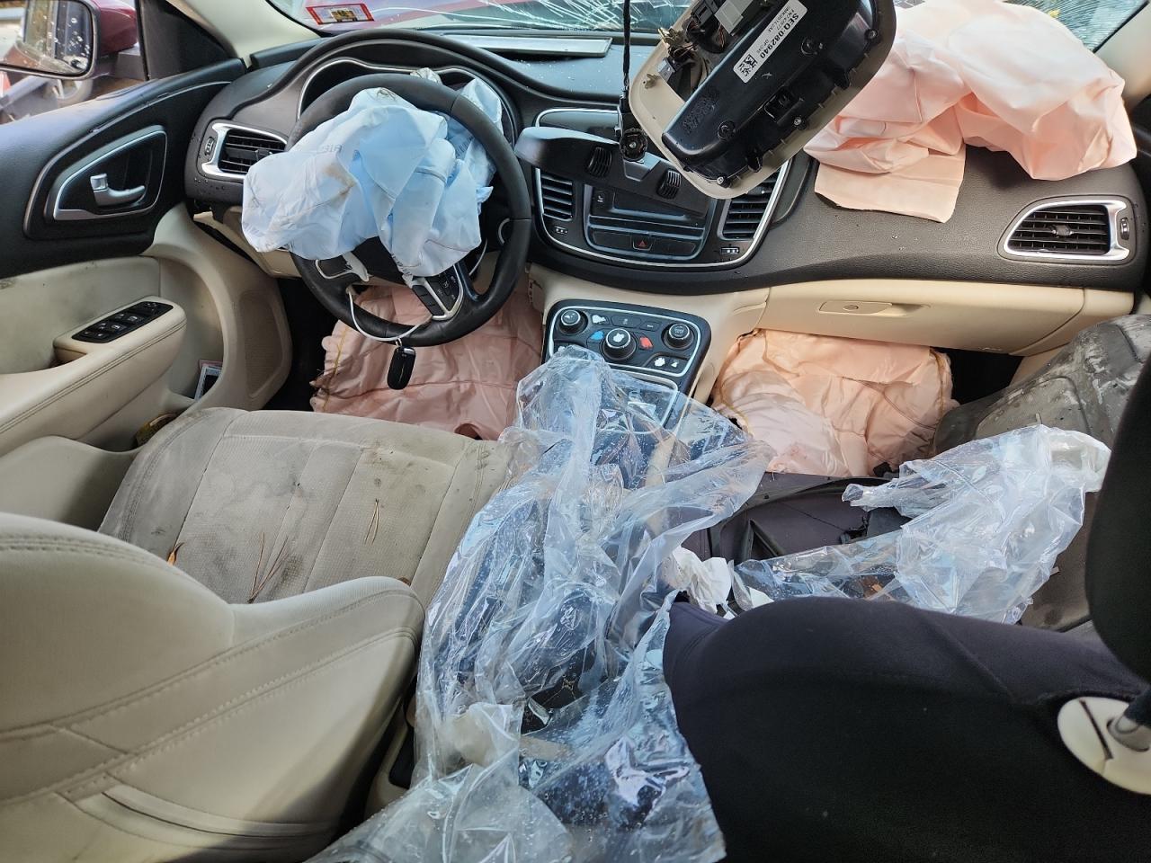 2015 Chrysler 200 Limited VIN: 1C3CCCAB1FN743577 Lot: 90663775