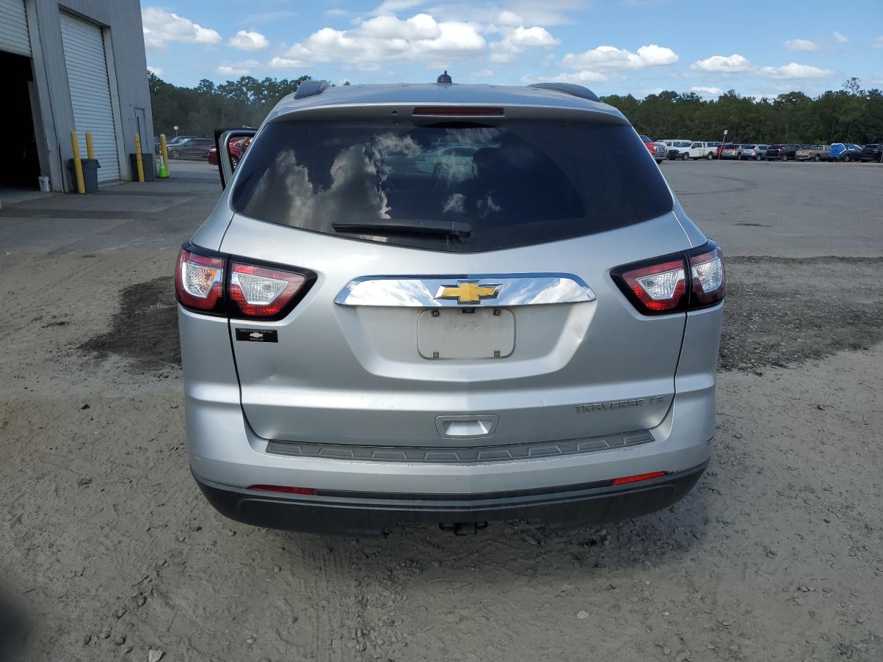 2015 Chevrolet Traverse Ls VIN: 1GNKRFED9FJ346992 Lot: 84808325
